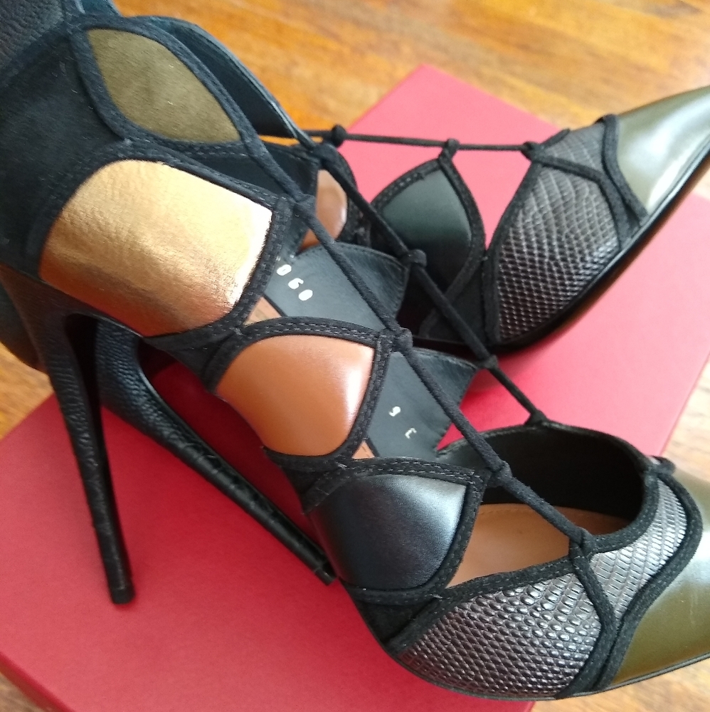 Salvatore Ferragamo stilettos - Picture 5 of 16